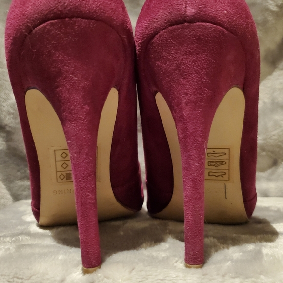 Call It Spring Magenta Pumps with low cut detail 📦 - Picture 4 of 6